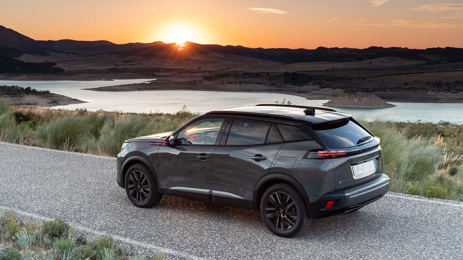 Повністю електричний PEUGEOT E-2008 вже прямує в Україну