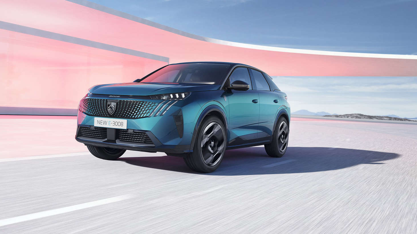 Нові PEUGEOT E-3008 та E-5008 пропонують автономність 700 та 668 км відповідно — це найкращі показники в класі SUV!